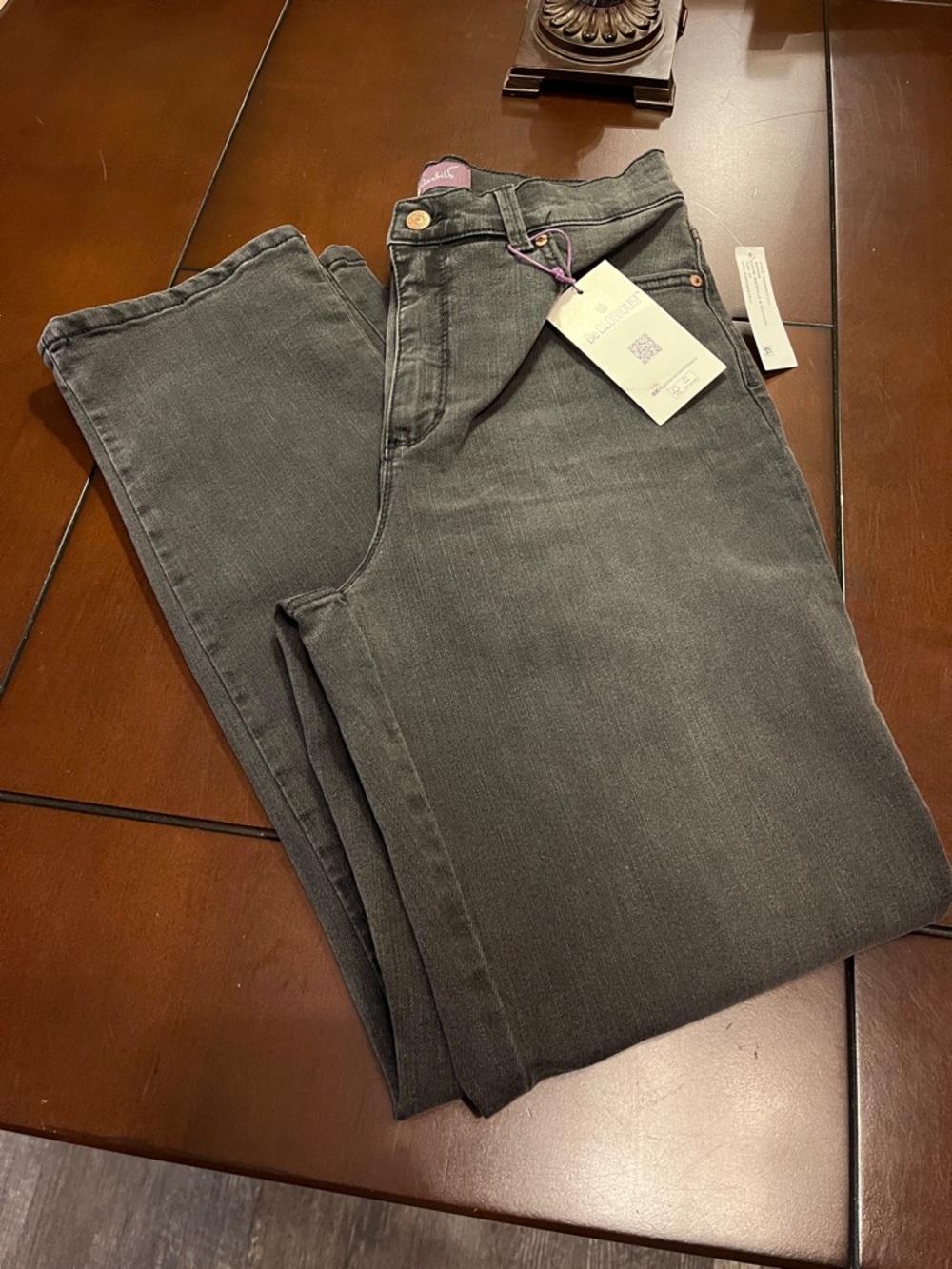 Gloria Vanderbilt Straight-Leg Jeans. color,  Rockville with whiskers